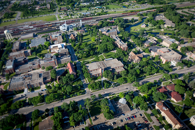 und campus from drone